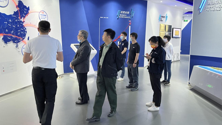 中南大学卢教授一行莅临我司手艺交流1.jpg 中南大学卢教授一行莅临我司手艺交流1.jpg